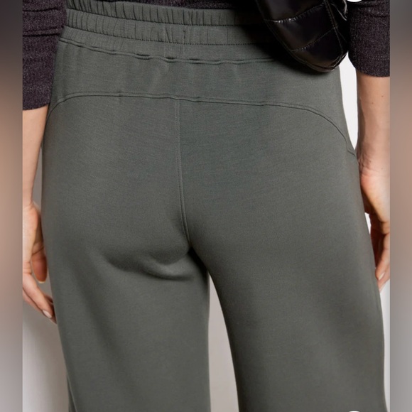 SPANX Dark palm Air Essentials Wide-Leg Pants Womens size S - Picture 9 of 13